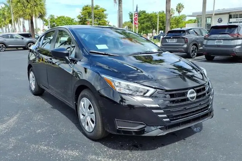2025 Nissan Versa S photo 1