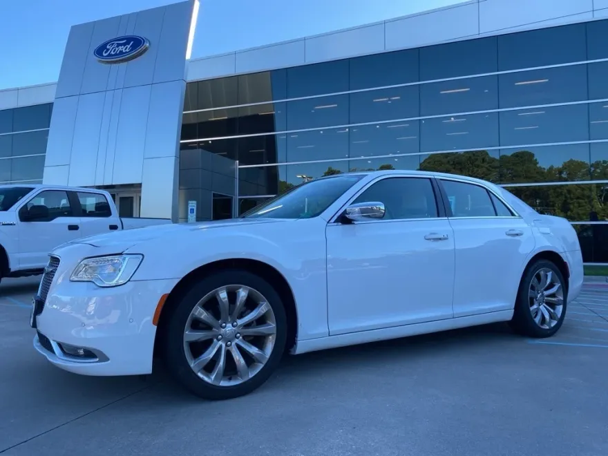 2021 Chrysler 300 Touring L photo 1