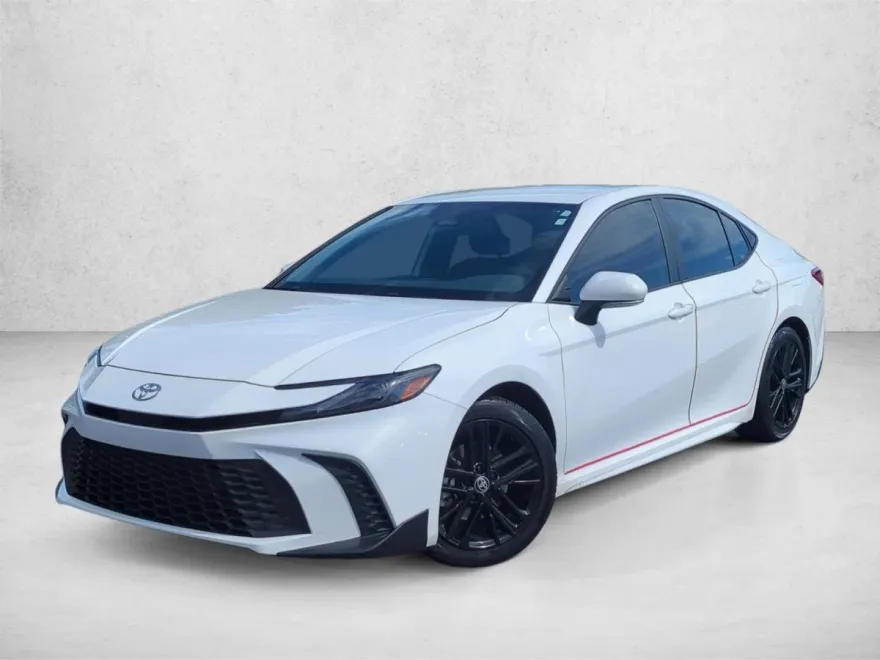 2025 Toyota Camry SE photo 1