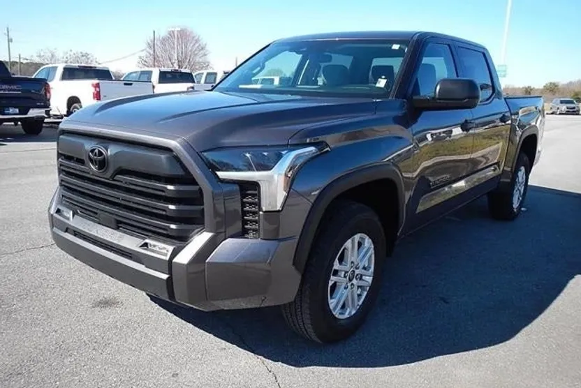 2024 Toyota Tundra SR5 photo 1