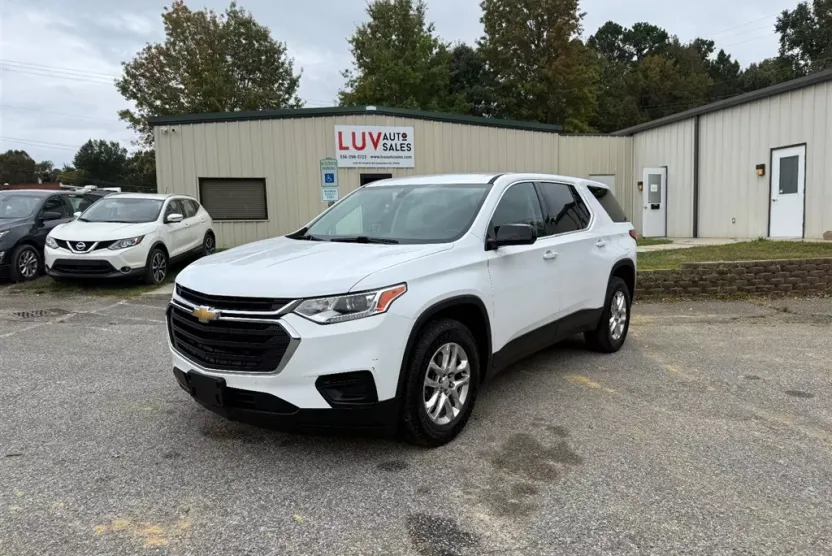 2021 Chevrolet Traverse LS photo 1