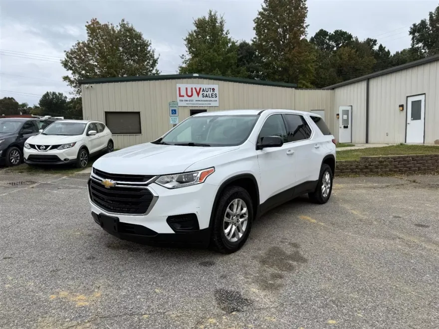 2021 Chevrolet Traverse LS photo 1