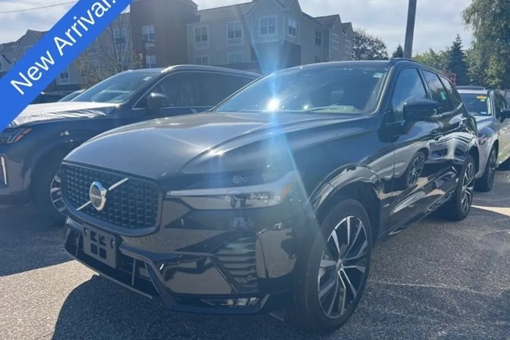 2025 Volvo XC60 B5 Plus photo 1