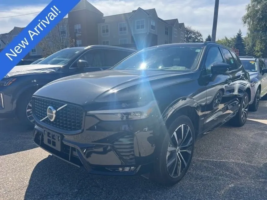2025 Volvo XC60 B5 Plus photo 1