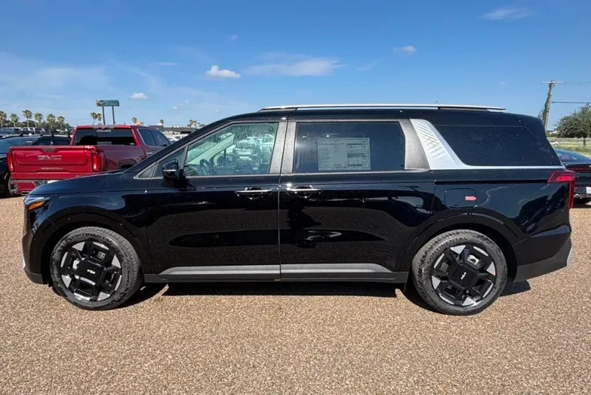 2026 Kia Carnival EX photo 1
