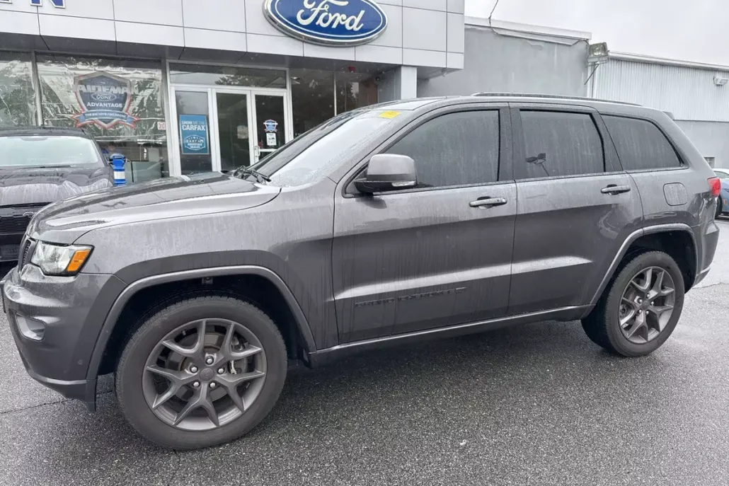 2021 Jeep Grand Cherokee Anniversary Edition photo 1