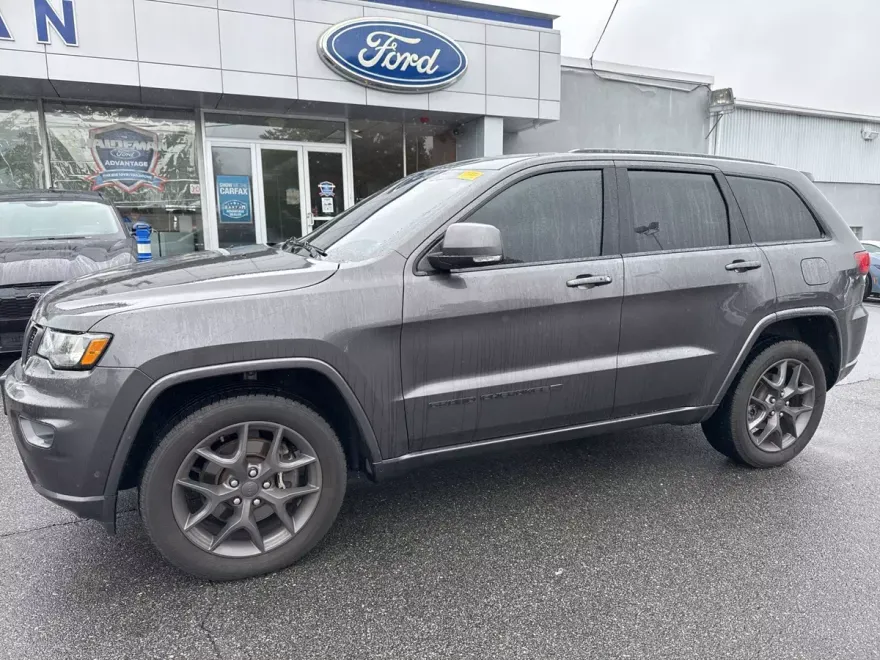 2021 Jeep Grand Cherokee Anniversary Edition photo 1