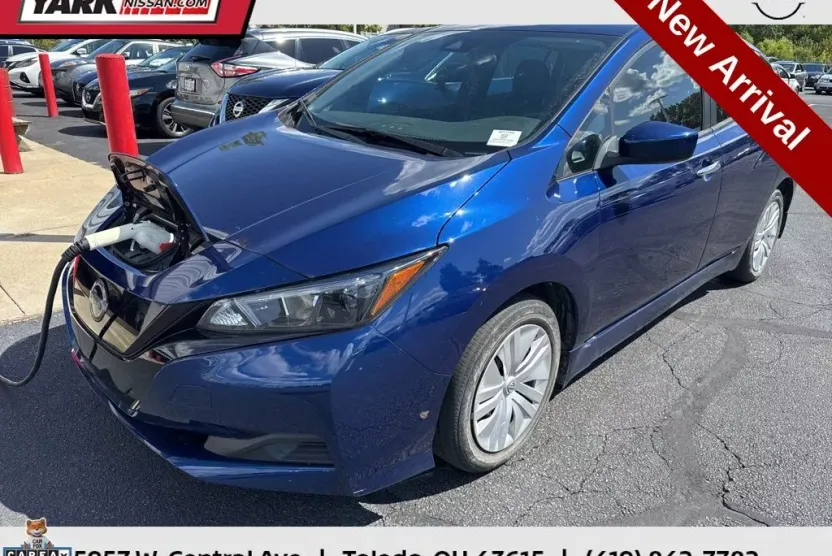 2023 Nissan Leaf S photo 1