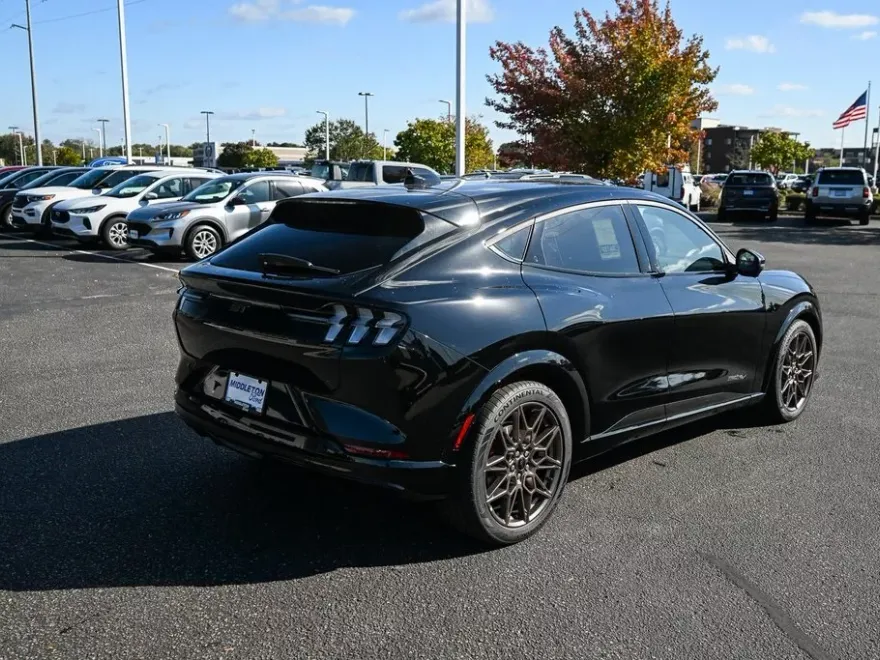 2025 Ford Mustang Mach-E GT photo 1