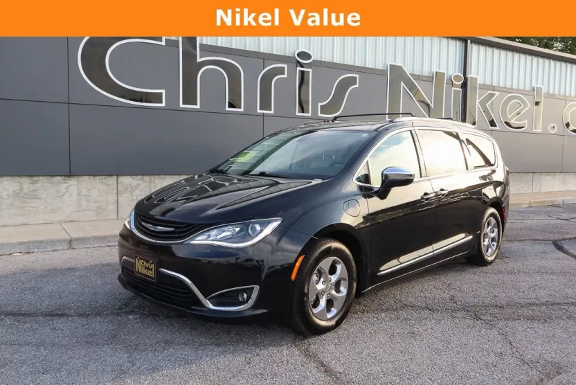 2018 Chrysler Pacifica Hybrid Limited photo 1