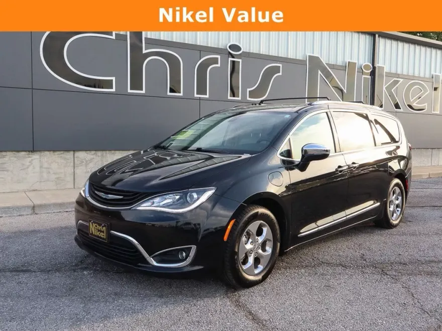 2018 Chrysler Pacifica Hybrid Limited photo 1