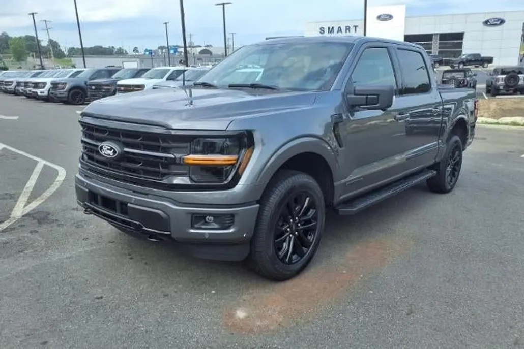 2025 Ford F-150 XLT photo 1