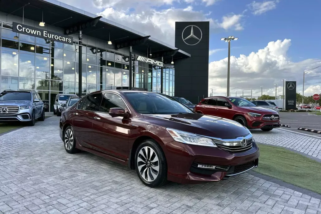2017 Honda Accord Hybrid Touring photo 1