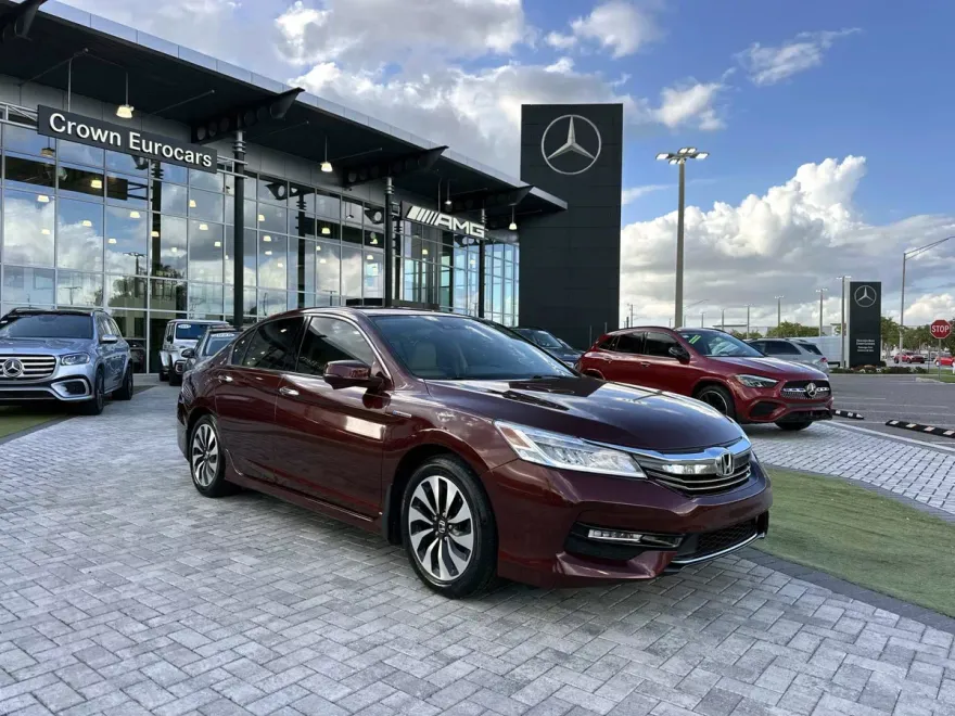 2017 Honda Accord Hybrid Touring photo 1