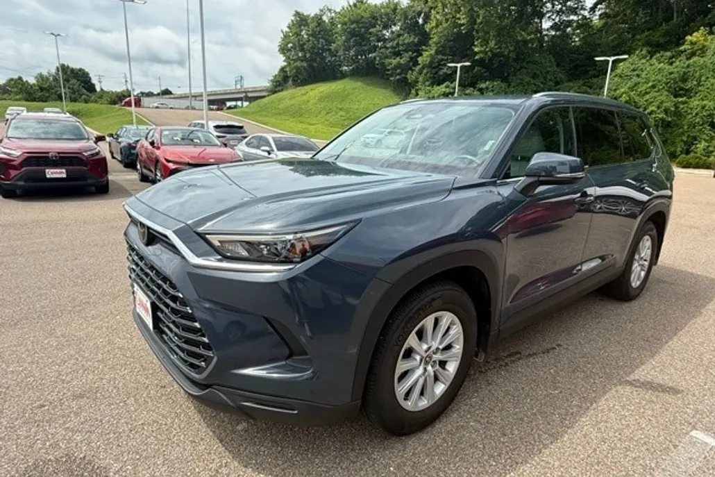 2024 Toyota Grand Highlander XLE photo 1