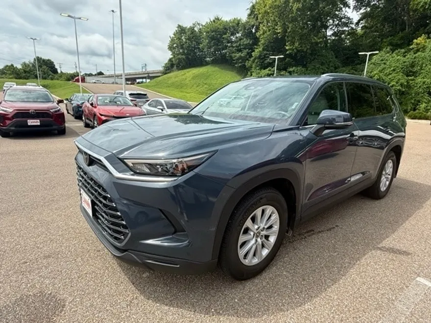 2024 Toyota Grand Highlander XLE photo 1