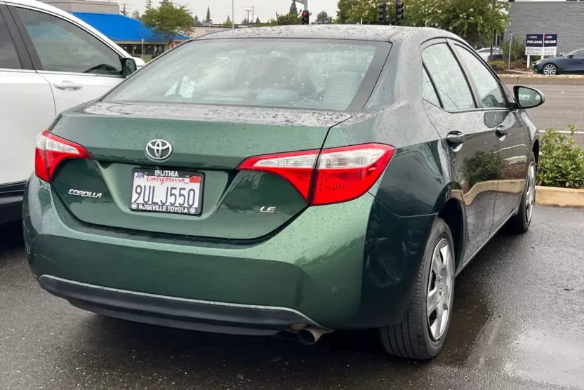 2014 Toyota Corolla LE photo 1