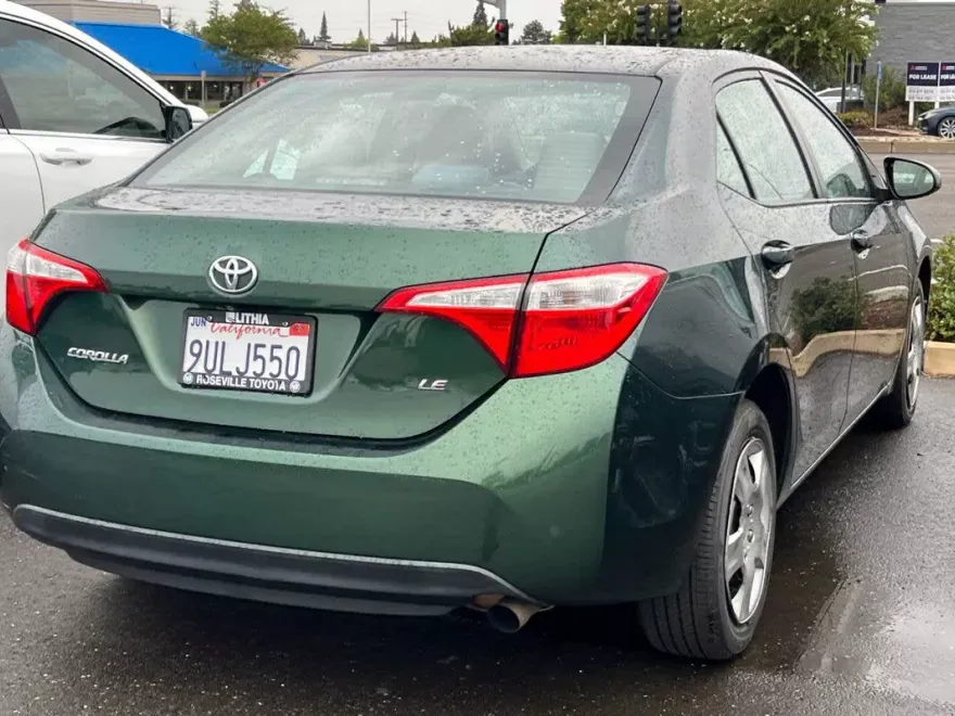 2014 Toyota Corolla LE photo 1