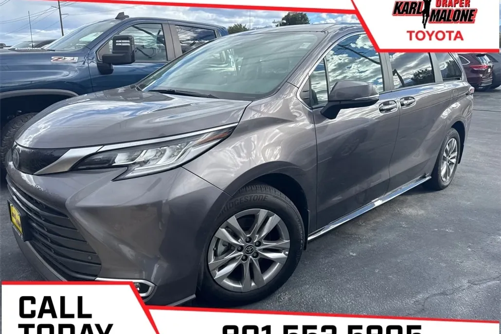2023 Toyota Sienna Limited photo 1
