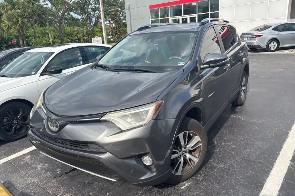 2018 Toyota RAV4 XLE photo 1