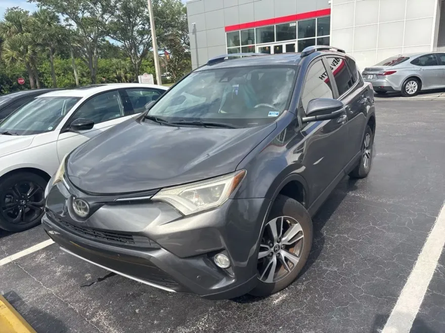 2018 Toyota RAV4 XLE photo 1