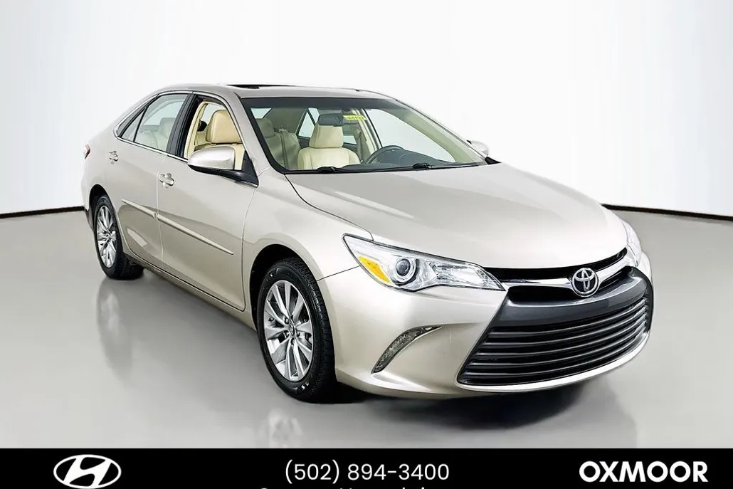 2017 Toyota Camry XLE photo 1