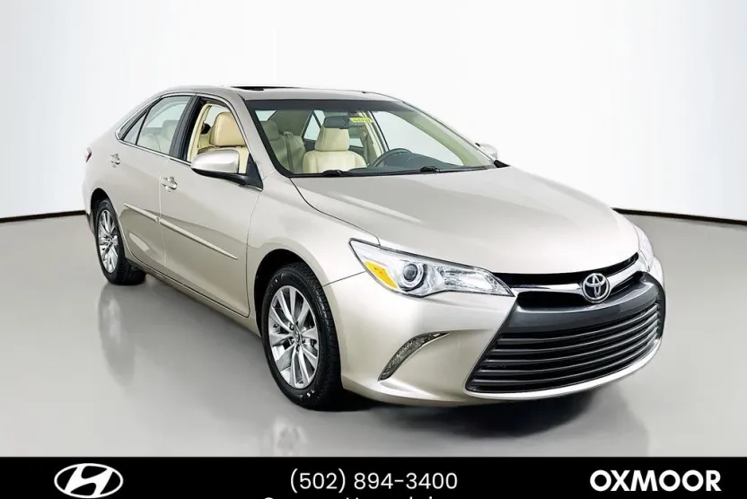 2017 Toyota Camry XLE photo 1