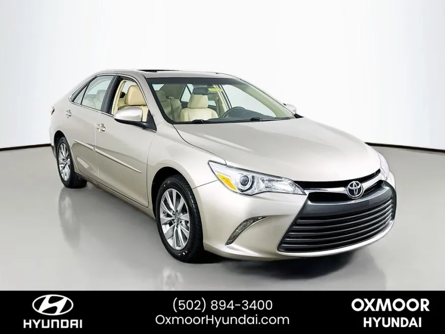 2017 Toyota Camry XLE photo 1