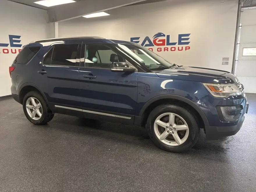 2016 Ford Explorer XLT photo 1