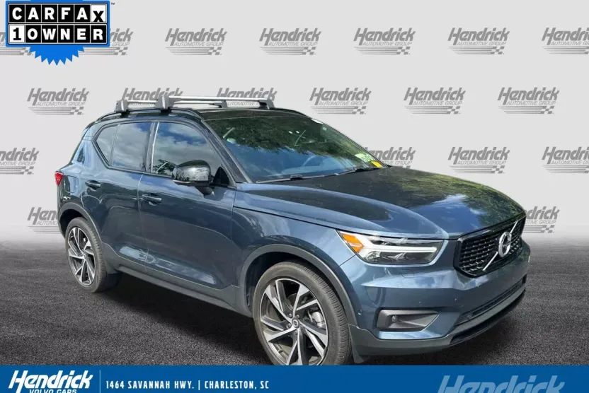 2022 Volvo XC40 R-Design photo 1