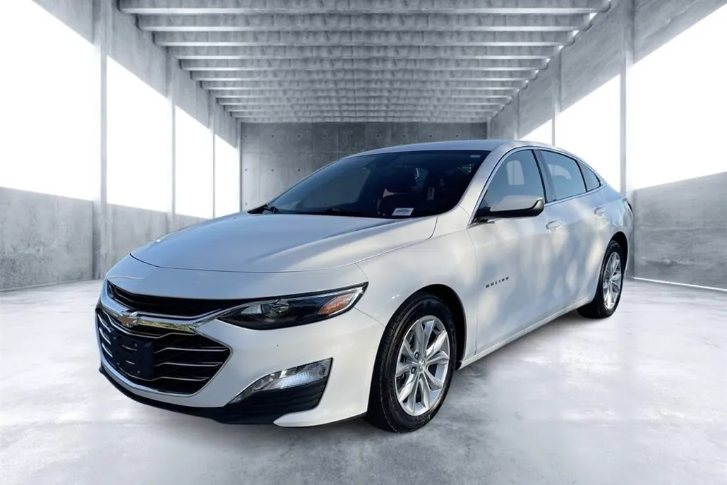 2024 Chevrolet Malibu 1LT photo 1