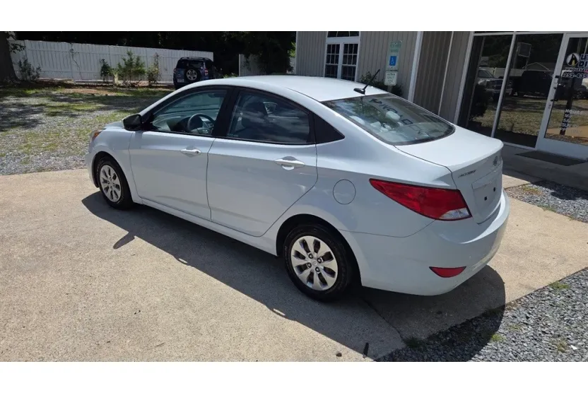2017 Hyundai Accent SE photo 1