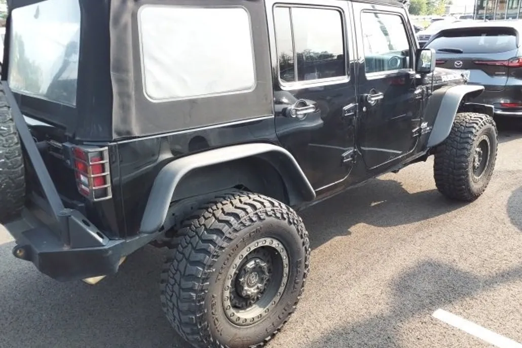 2011 Jeep Wrangler Unlimited Rubicon photo 1