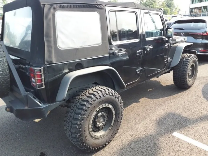 2011 Jeep Wrangler Unlimited Rubicon photo 1