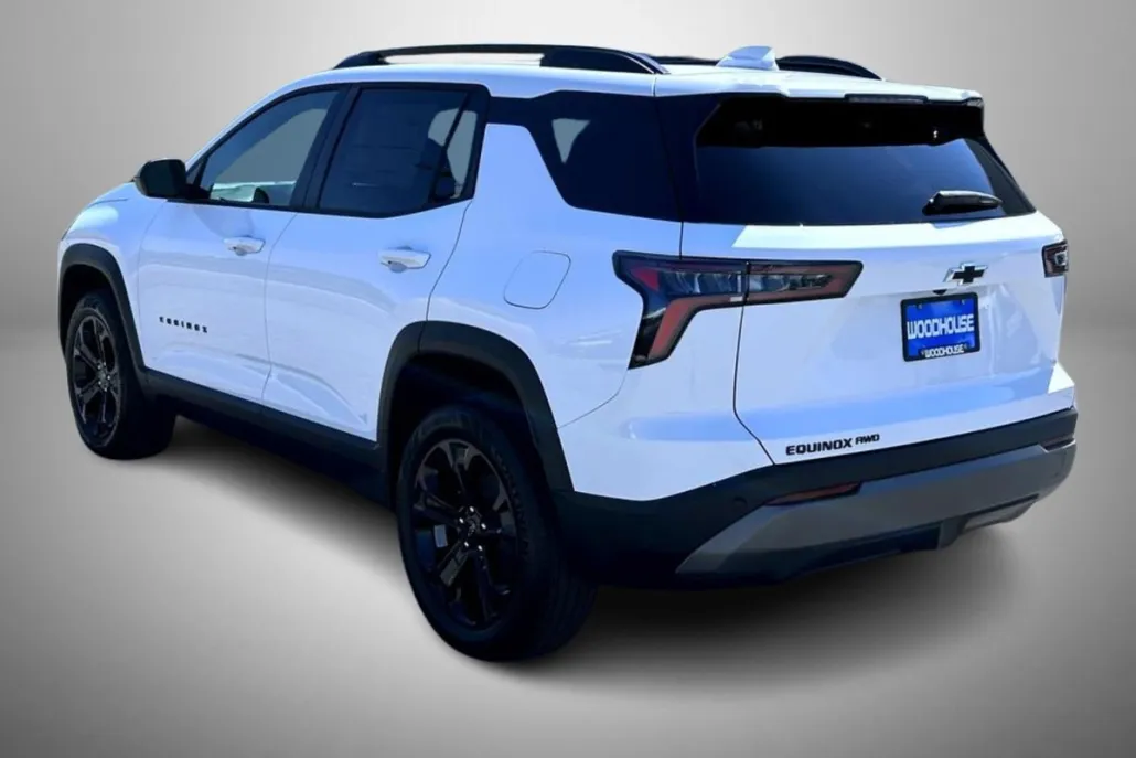 2026 Chevrolet Equinox LT photo 1
