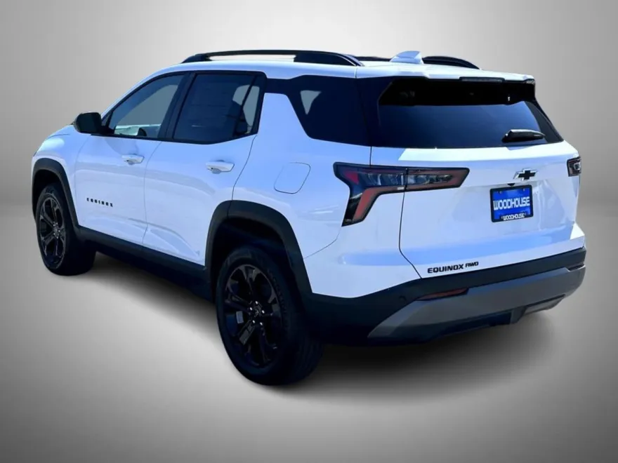 2026 Chevrolet Equinox LT photo 1
