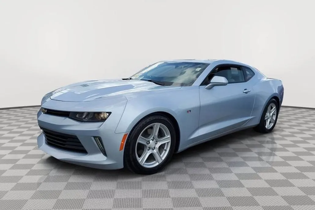 2017 Chevrolet Camaro 1LT photo 1