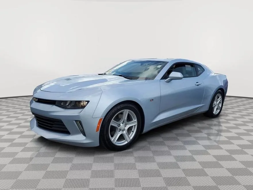 2017 Chevrolet Camaro 1LT photo 1