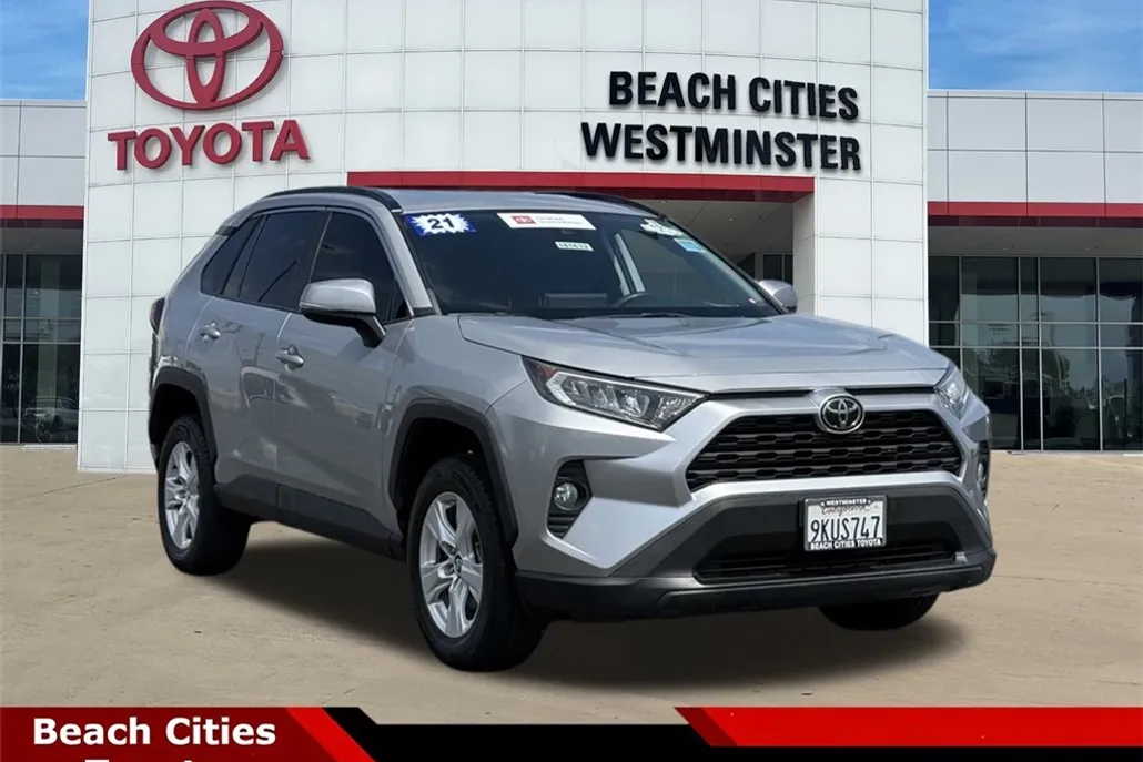 2021 Toyota RAV4 XLE photo 1
