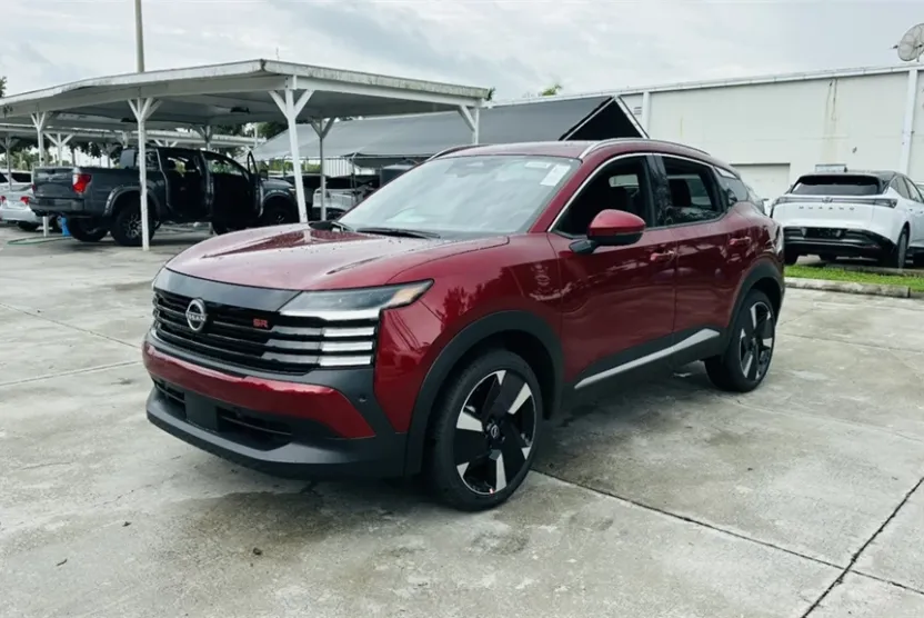 2025 Nissan Kicks SR photo 1