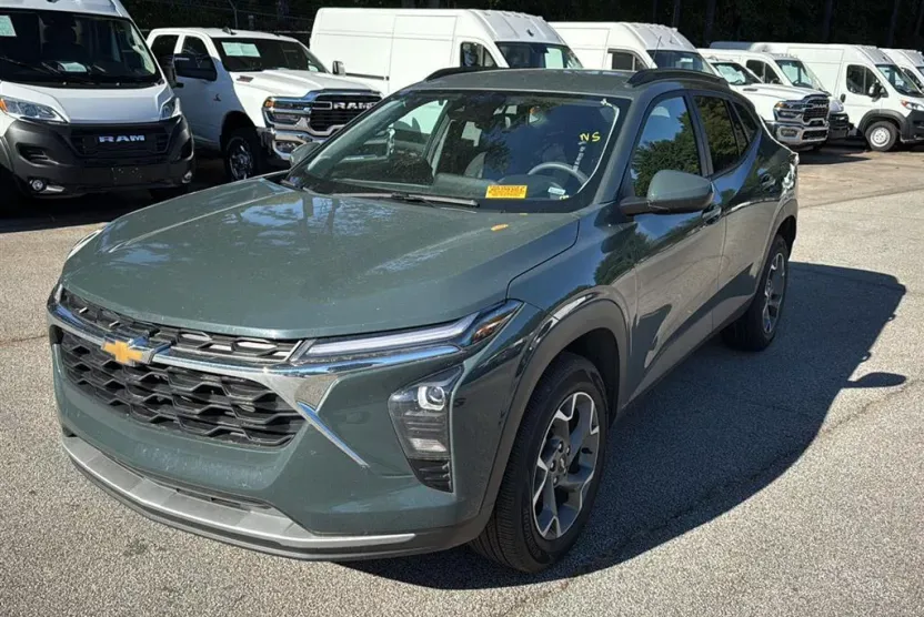 2025 Chevrolet Trax LT photo 1