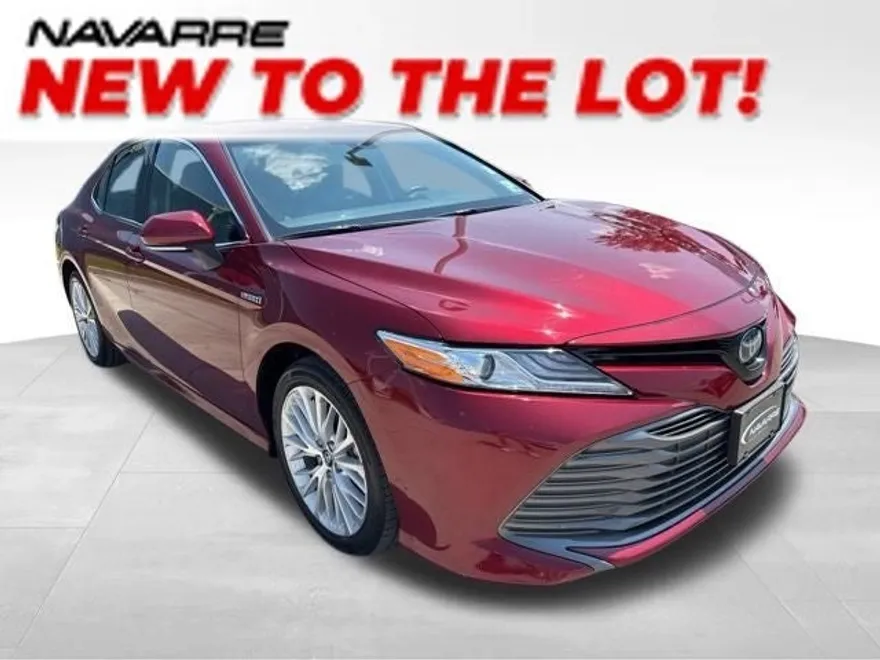 2020 Toyota Camry XLE Hybrid photo 1