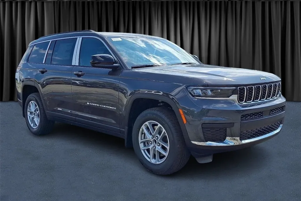 2025 Jeep Grand Cherokee Laredo photo 1