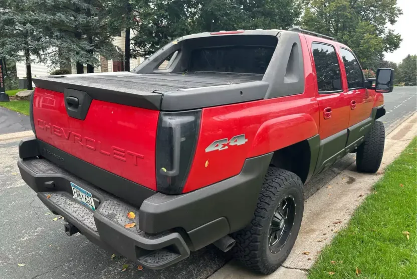 2004 Chevrolet Avalanche photo 1