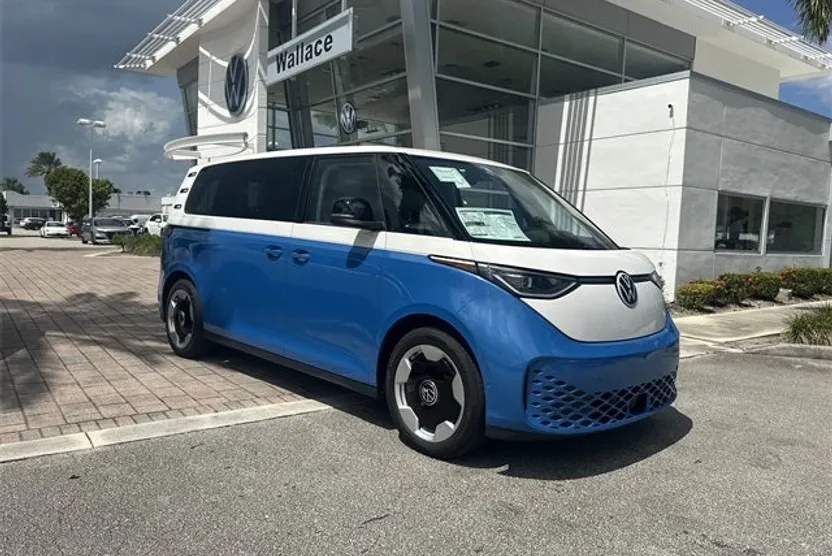 2025 Volkswagen ID. Buzz Pro Plus photo 1