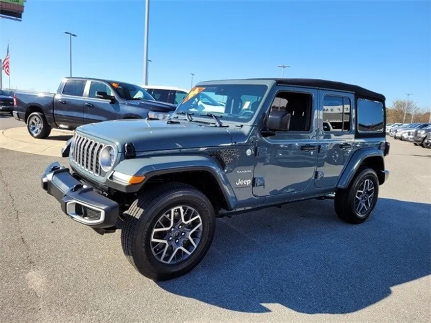 2024 Jeep Wrangler Sahara photo 3