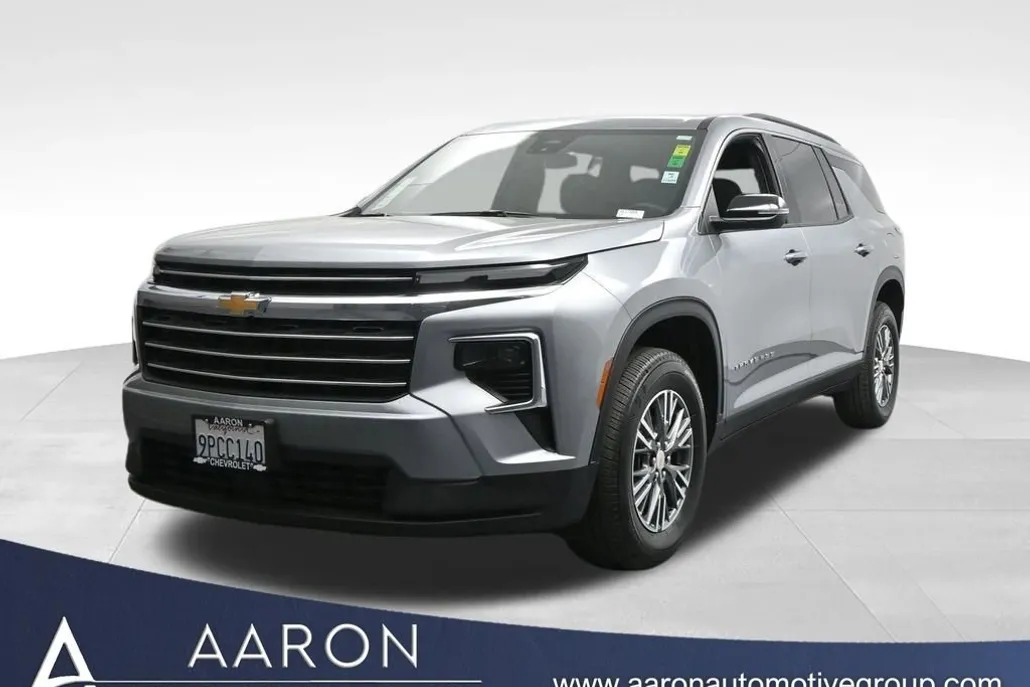 2025 Chevrolet Traverse photo 1