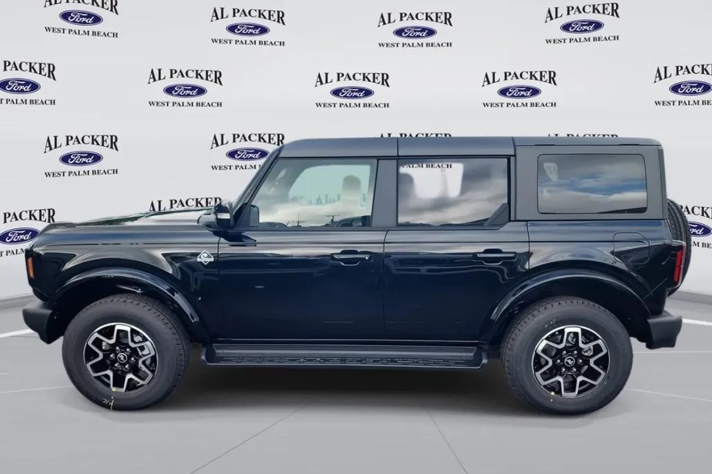2025 Ford Bronco Outer Banks photo 1