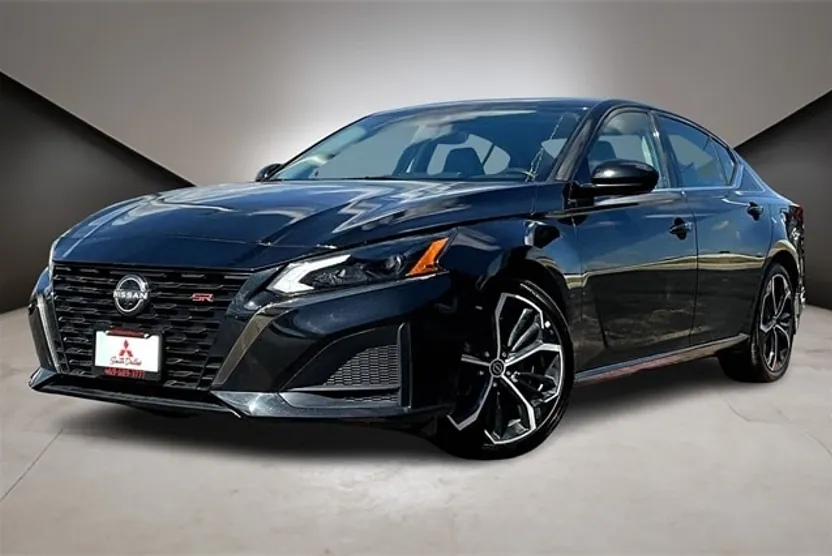 2023 Nissan Altima 2.5 SR photo 1