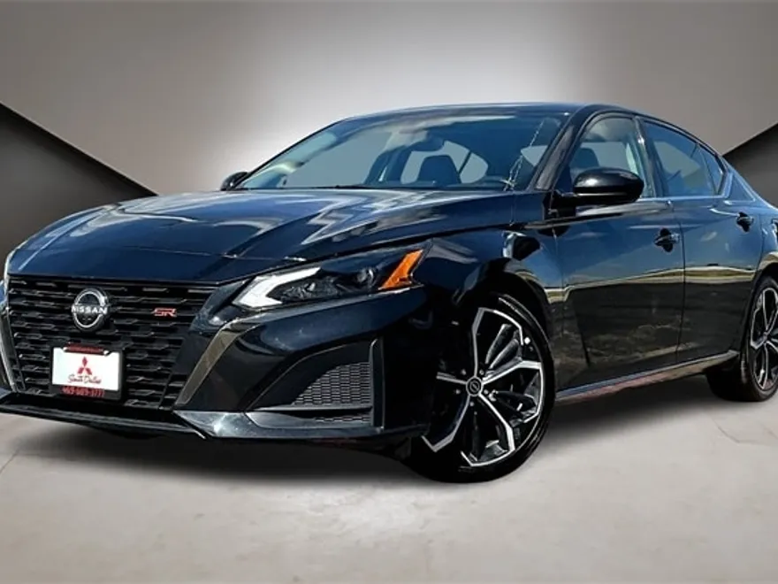 2023 Nissan Altima 2.5 SR photo 1